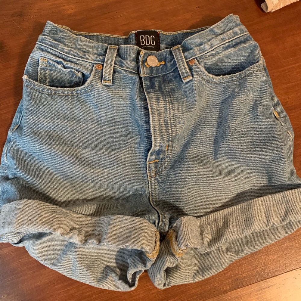 Urban Outfitters - Mom Shorts